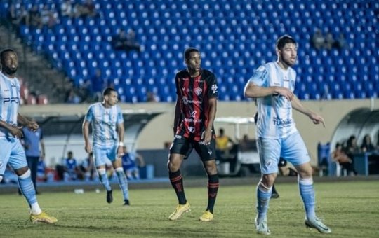 Vitória joga mal, perde para o Londrina e deixa a liderança da Série B