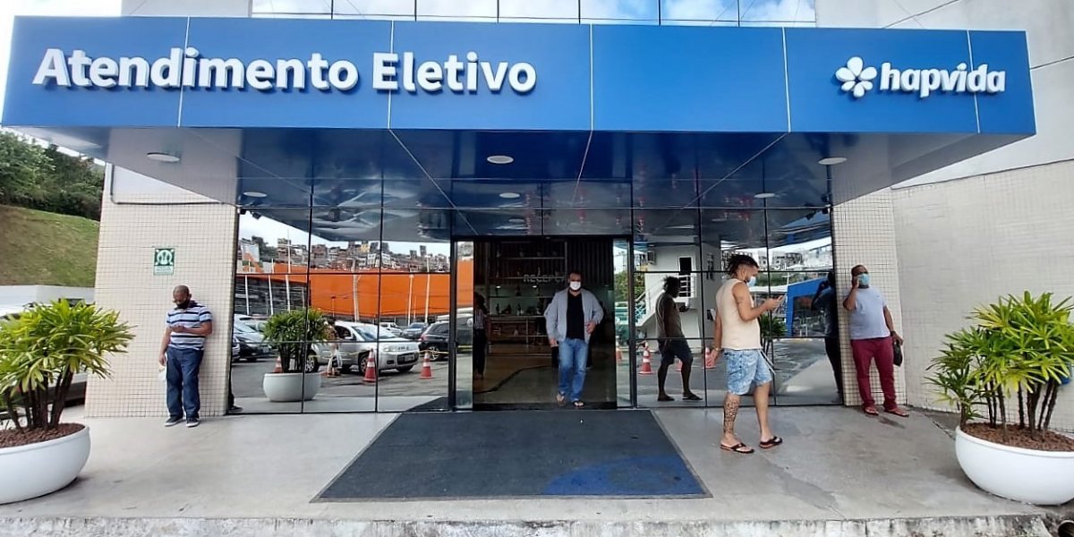 Sem direito a exames nem raio-X: usuários relatam descaso na rede Hapvida