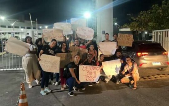 Alunos da Unime fazem protesto contra cobrança de estacionamento