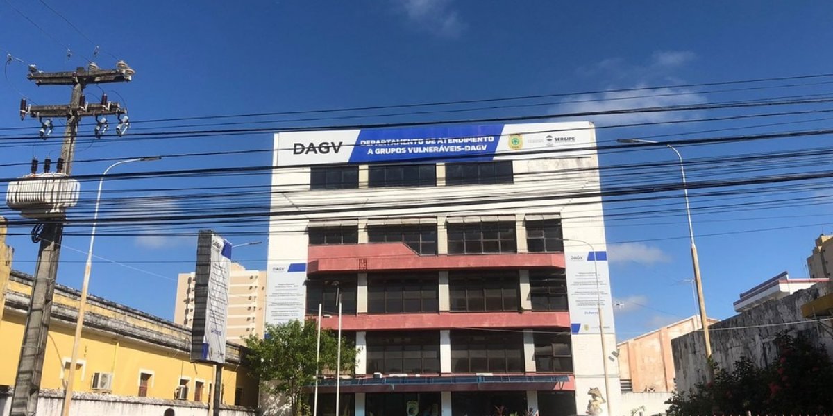 Menina envia bilhete para colega de escola e pede ajuda: "SOS, meu pai me abusa"