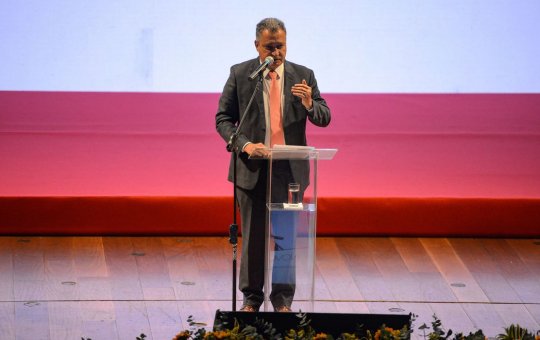 Empresas devem formar consórcios para obras do PAC, diz ministro