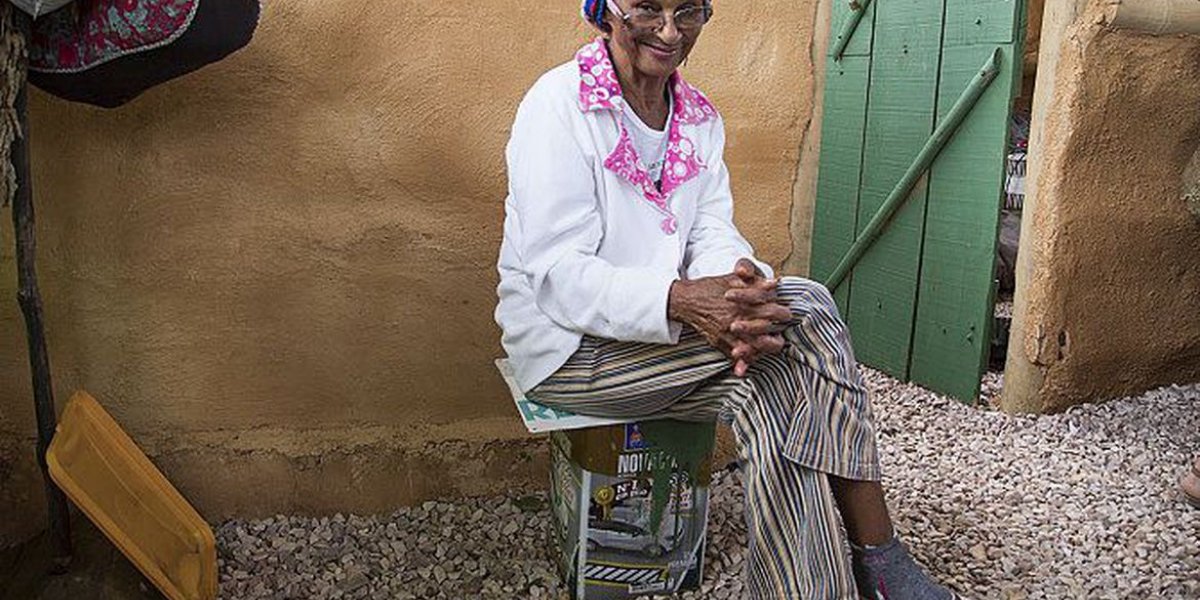 Parteira e raizeira dona Flor do Moinho é homenageada após a morte