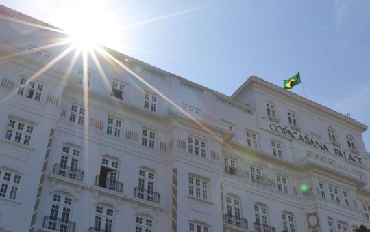 Copacabana Palace completa 100 anos apostando em luxo com tradição