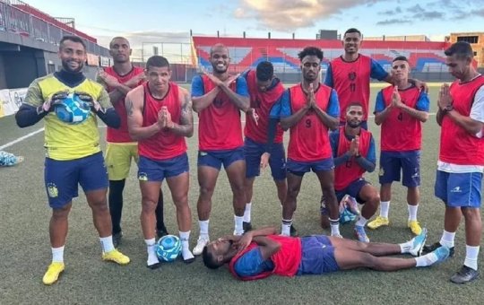 FBF repudia foto em que time do Nacional-AM simula velório do atacante Deon