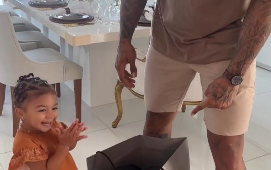 Léo Santana ganha presente de R$ 26 mil no Dia dos Pais