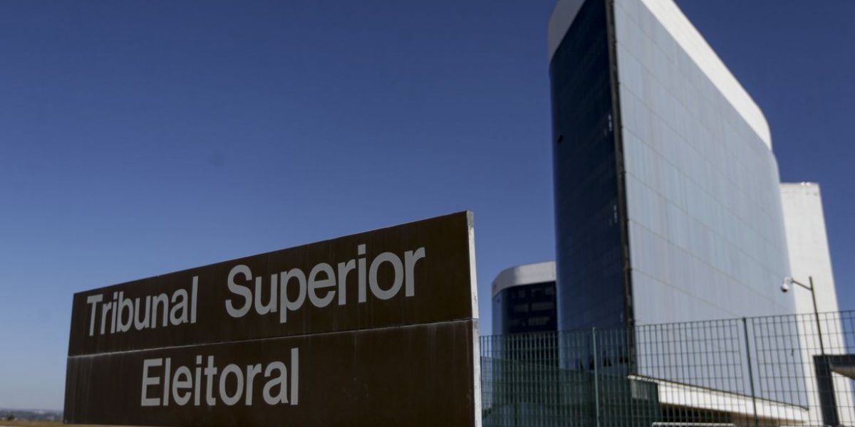 Corregedor do TSE vota contra pedido de Bolsonaro por ação contra Lula