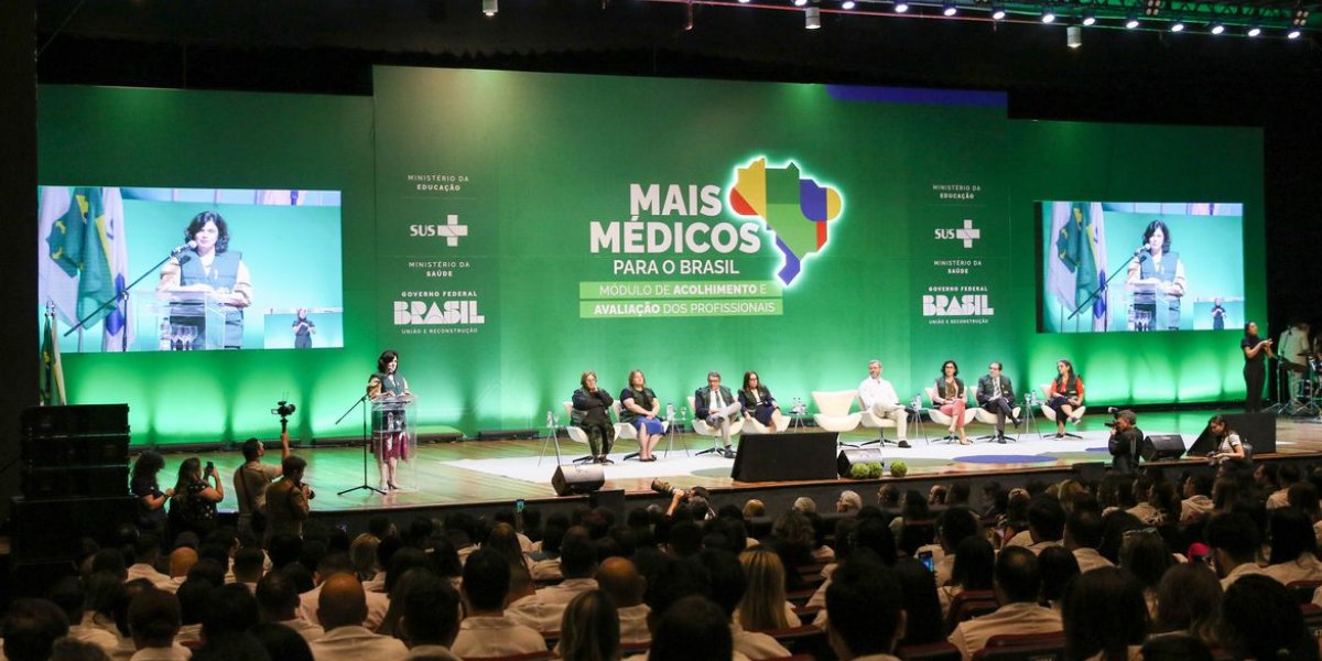 Curso de formação do Mais Médicos conta com 1 mil profissionais