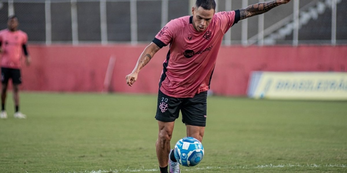 Após fraturar costela, Giovanni Augusto desfalca o Vitória por até 2 meses