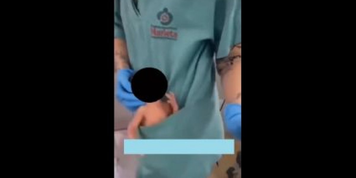 Fisioterapeuta faz 'dancinha' com recém-nascido no bolso em hospital de SC