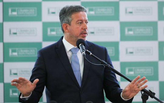 Lira promete votação de arcabouço fiscal na próxima semana