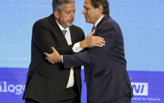 Haddad diz aguardar reunião de líderes para aparar arestas com Câmara