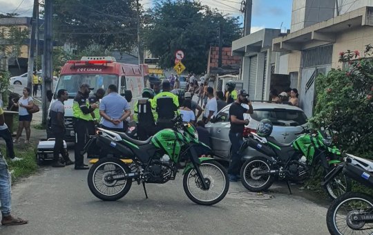 Motorista atropela agente de trânsito em Camaçari; vítima fraturou tornozelo