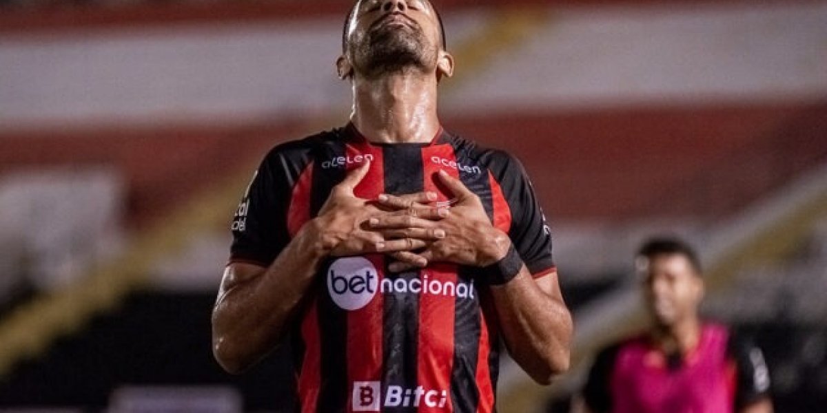 Atacante Santiago Tréllez assina rescisão de contrato com o Vitória