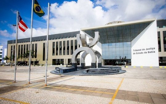 Jerônimo sanciona reajuste salarial de 4% para servidores do MP e TJ