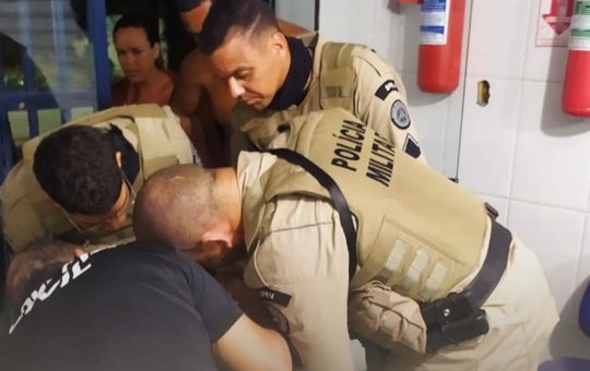 Recém-nascido engasga durante amamentação; PM foi acionada