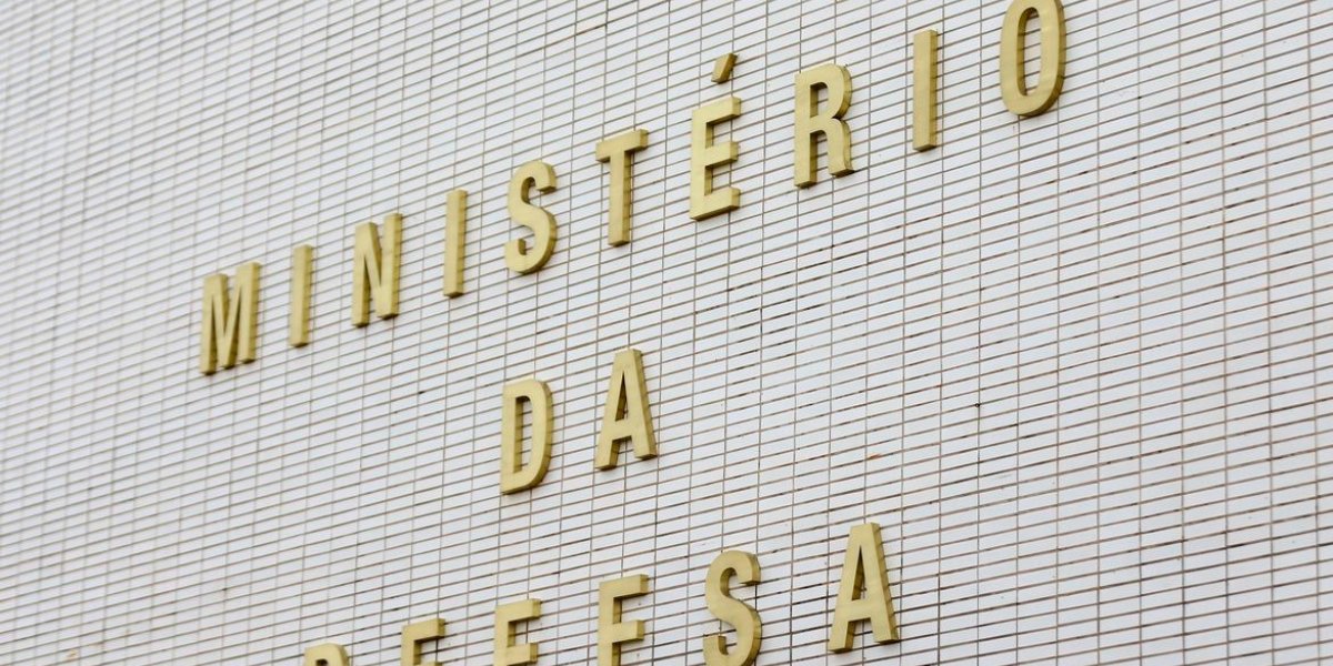 Hacker diz que orientou Ministério da Defesa em relatório sobre urnas