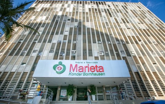 Fisioterapeuta que fez 'dancinha' com bebê no bolso do vira alvo de inquérito