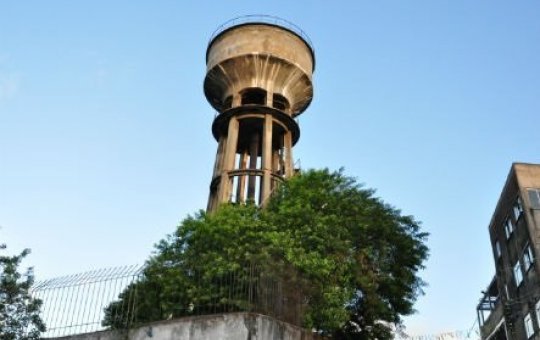 Embasa é orientada a retirar caixa d' água de escola na Bahia