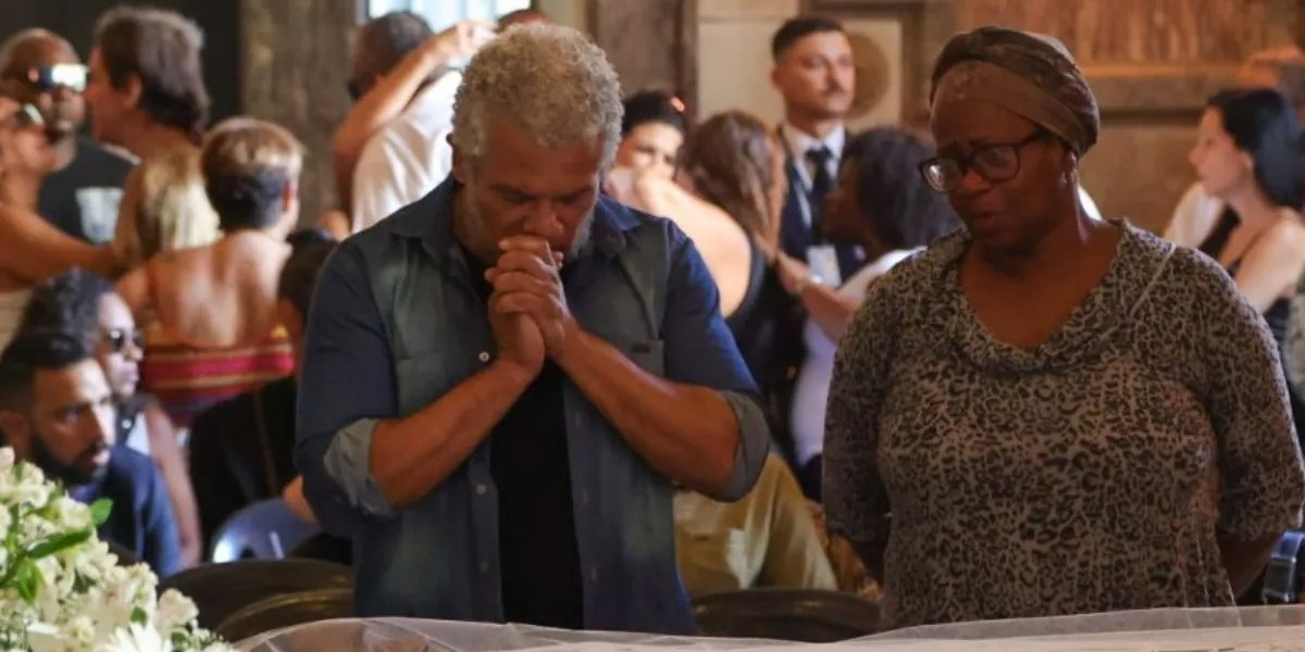 Famosos não contém emoção durante velório de Léa Garcia no Rio de Janeiro