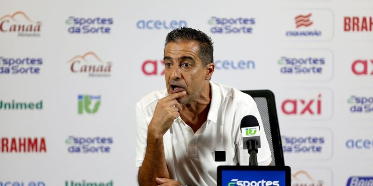 Renato Paiva se irrita com radialista em coletiva: "Me chamou de covarde"
