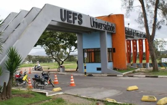 Estudantes da Uefs relizam protesto por falta de professores em diversos cursos
