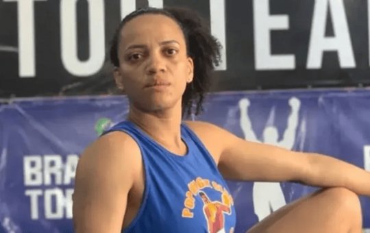 Personal é encontrada morta com marcas de tiros em terreno baldio no sul da BA