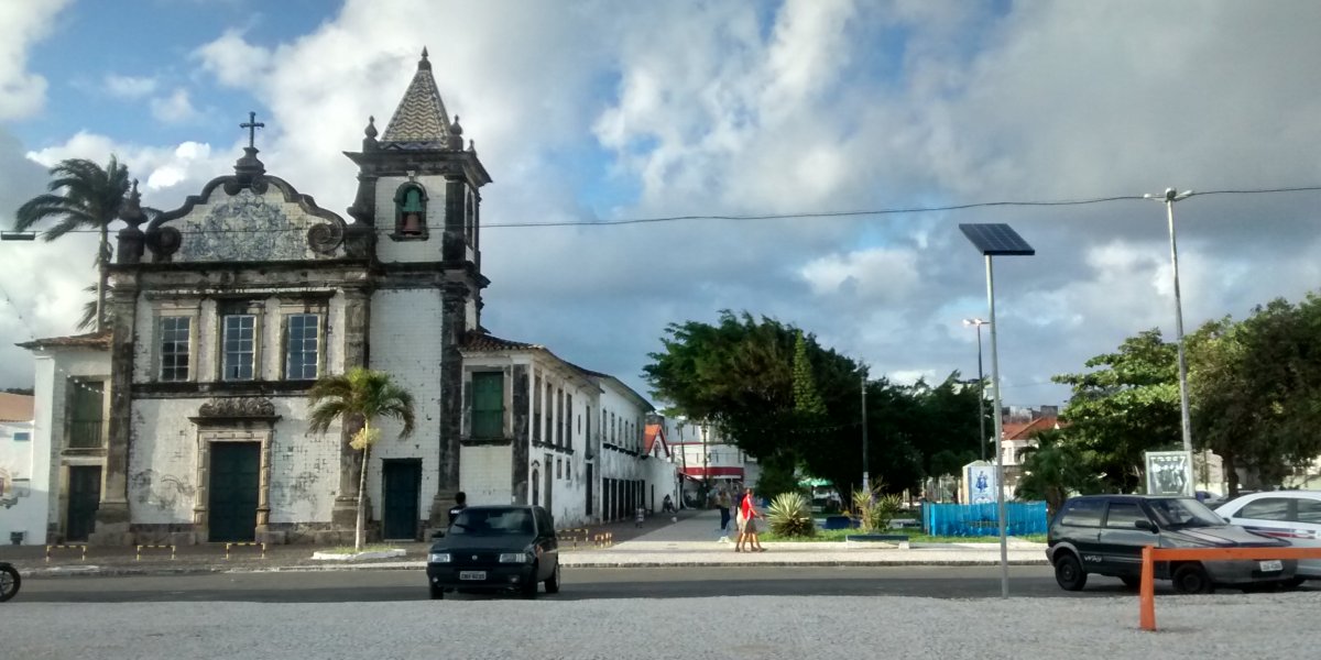 Morador da Boa Viagem é baleado na porta de casa