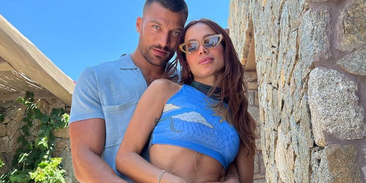 "Estou solteira, sempre fui", diz Anitta ao negar namoro com Simone Susinna