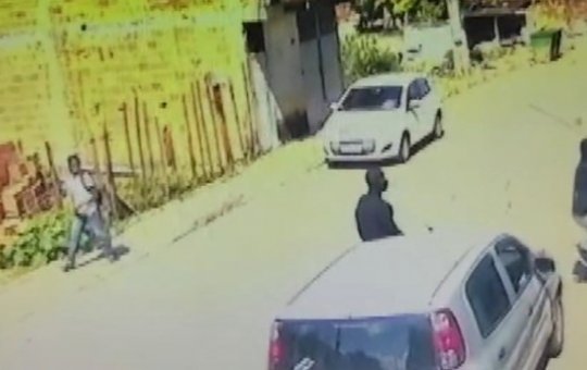 Câmera de segurança registra momento em que ex-candidato é morto a tiros na RMS