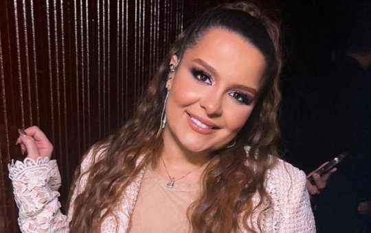 Cantora Maiara, faz tratamento capilar contra alopecia
