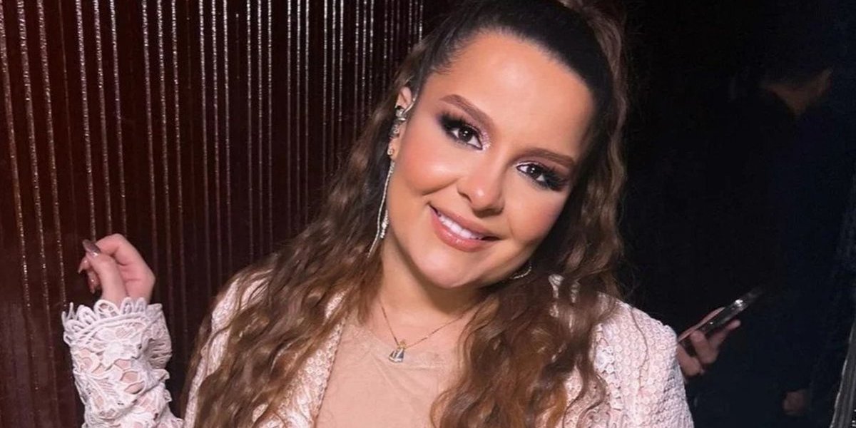 Cantora Maiara, faz tratamento capilar contra alopecia