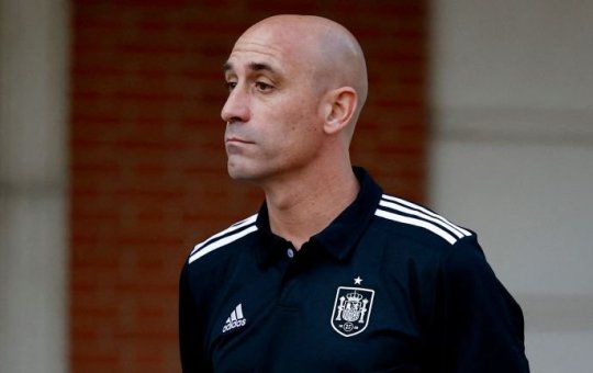 Fifa abre investigação contra Luis Rubiales por beijo forçado em jogadora