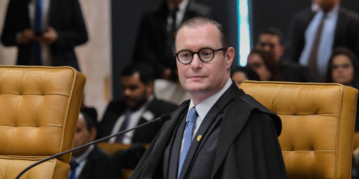 Cristiano Zanin vota contra a descriminalização da maconha para uso pessoal