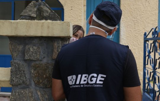 IBGE: apesar da queda acentuada da pobreza, desigualdades se mantêm