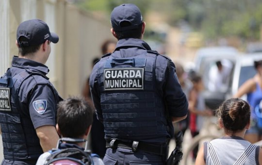 STF define que guardas municipais podem fazer revistas e abordagens