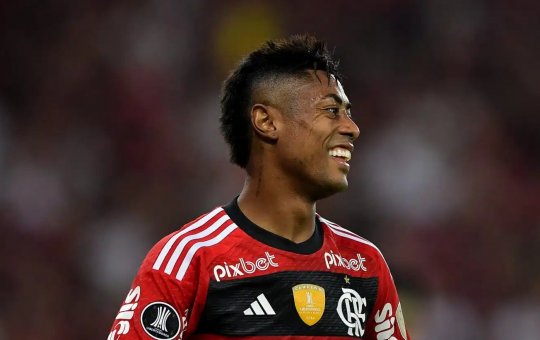Em fim de contrato, Bruno Henrique tem propostas para deixar o Flamengo
