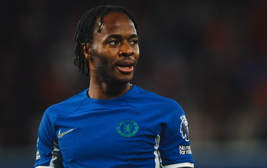 Sterling brilha e Chelsea vence na Premier League