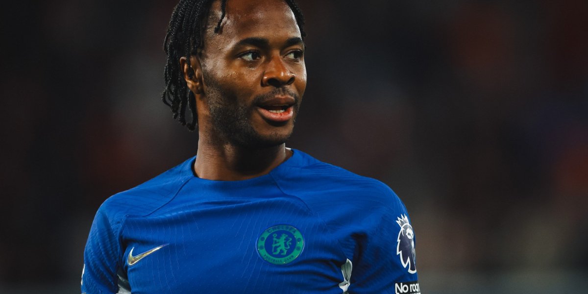 Sterling brilha e Chelsea vence na Premier League