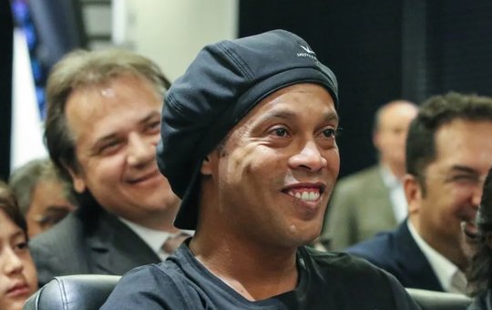 Polícia Federal vai à casa de Ronaldinho Gaúcho para apreender passaporte