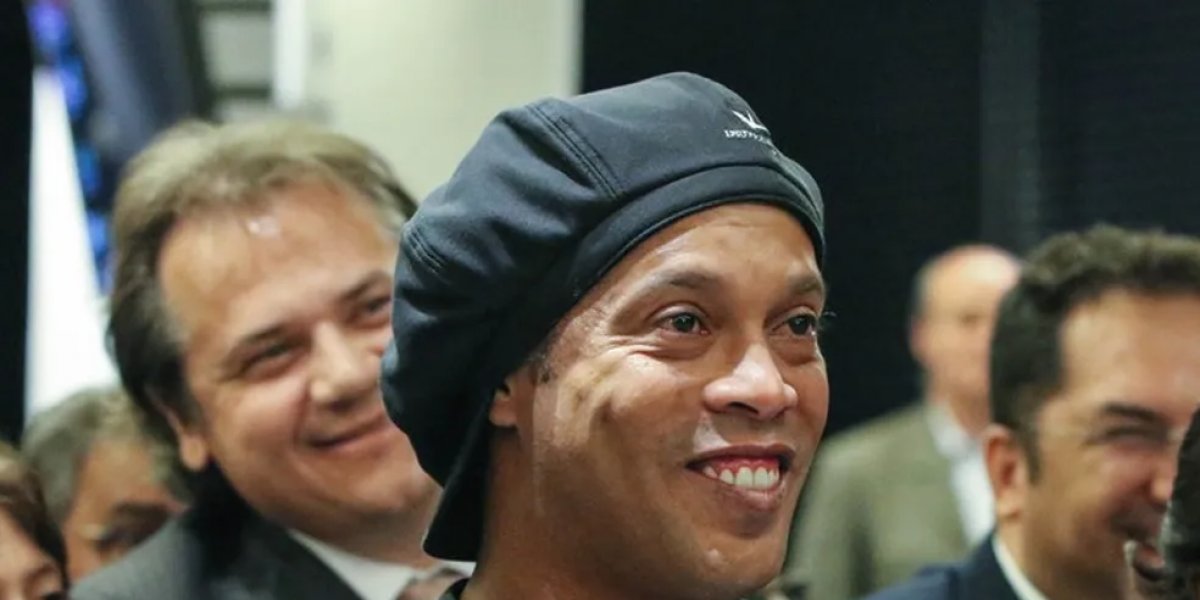 Polícia Federal vai à casa de Ronaldinho Gaúcho para apreender passaporte