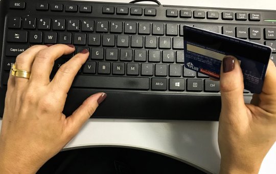 Relatório do Desenrola limita juros do rotativo a 100% da dívida