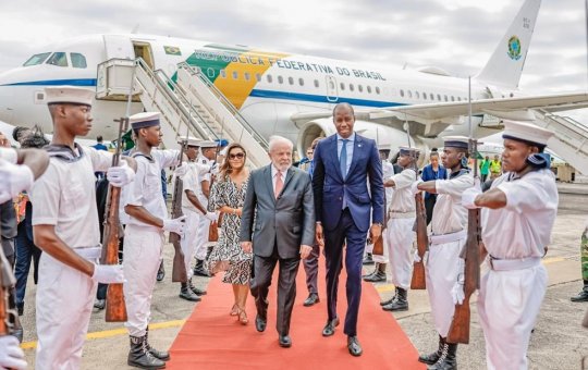 Lula chega a São Tomé e Príncipe para encontro de países de língua portuguesa