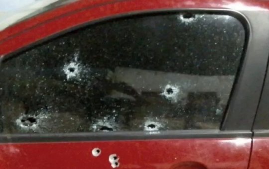 Empresário sobrevive a atentado após ter carro alvejado mais de 10 vezes na BA