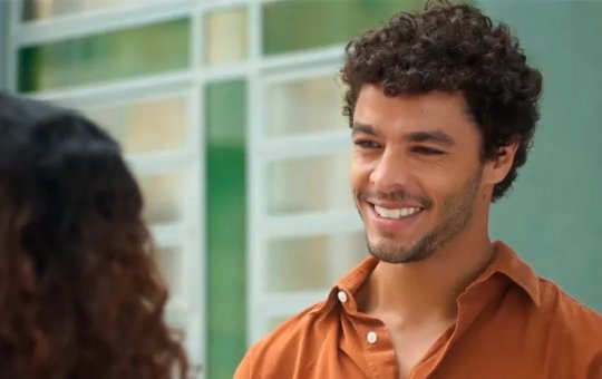 Ator Matheus Abreu, de 'Vai na Fé', sofre acidente de moto em MG