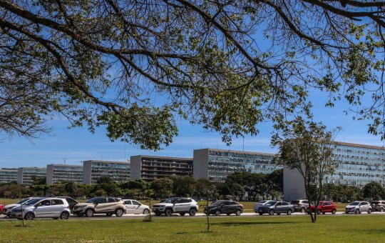 Governo propõe reajuste de 1% para servidores públicos em 2024