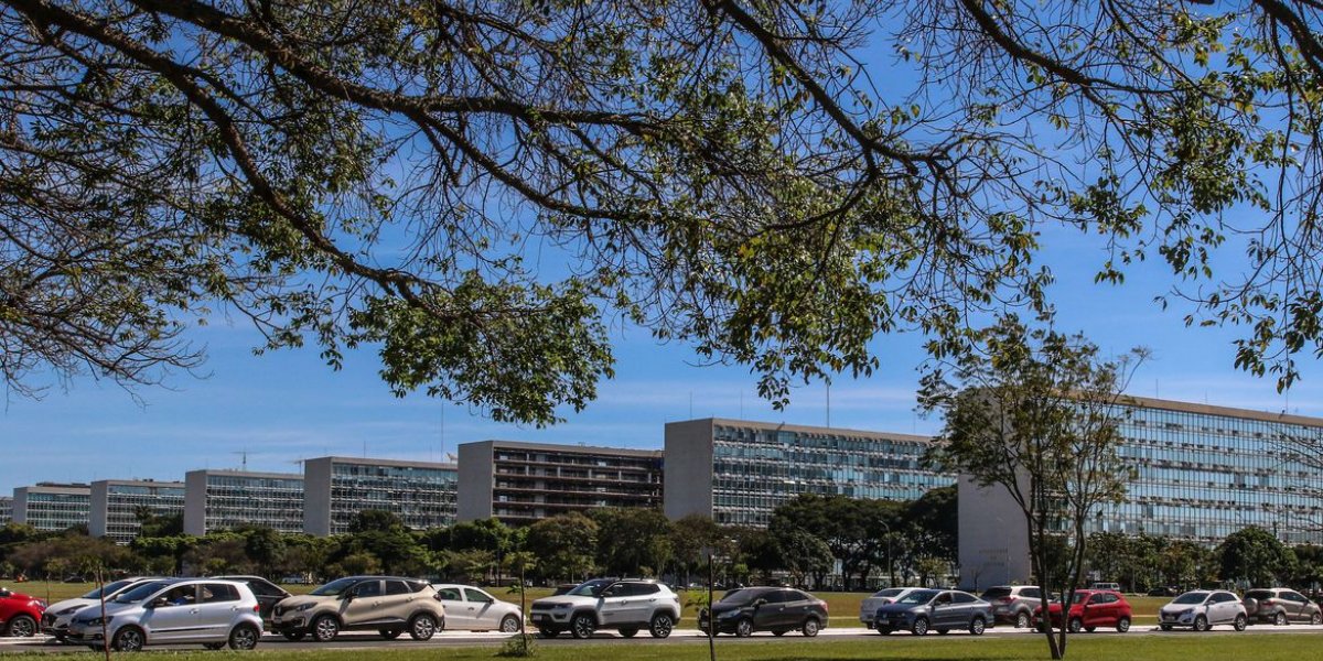 Governo propõe reajuste de 1% para servidores públicos em 2024