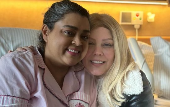 Simony faz visita a Preta Gil no hospital e emociona a web