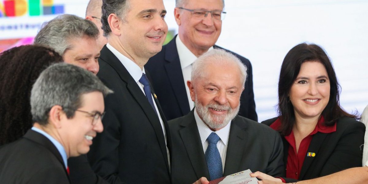 Erraremos menos na gestão do país ouvindo o que o povo pensa, diz Lula