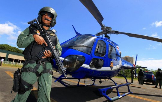 Helicóptero pousa na Paralela para socorrer vítima de acidente