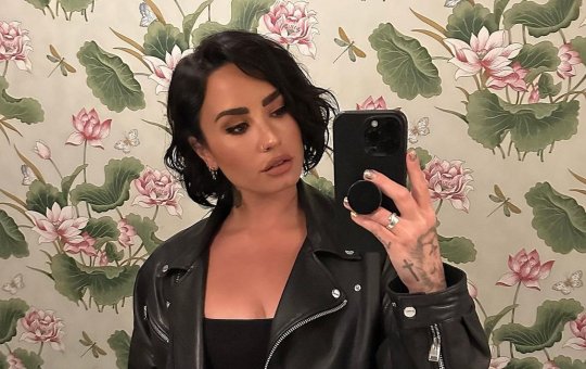 Demi Lovato desembarca em solo brasileiro para participar de festival de música
